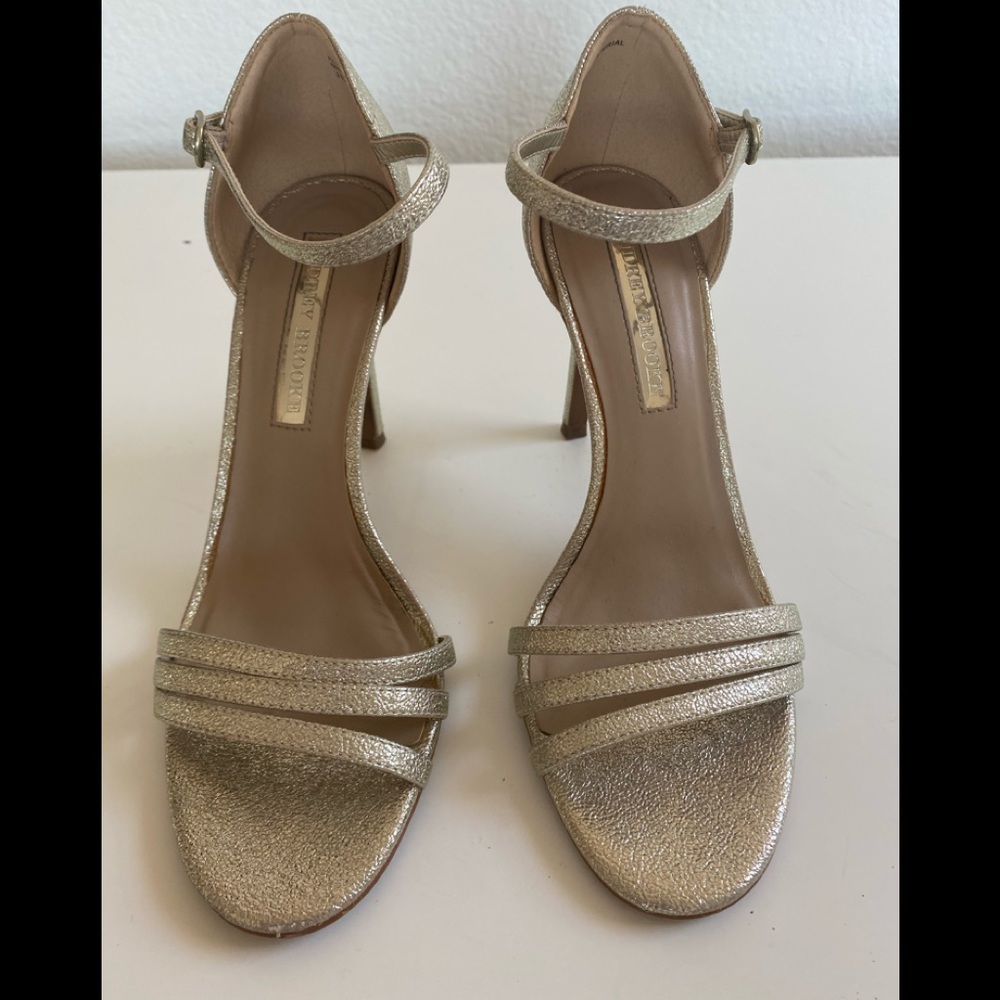 Audrey Brooke Women’s heel sandal gold